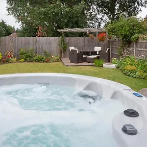 Woodlea House With Hot Tub With Free Parking Holiday home York