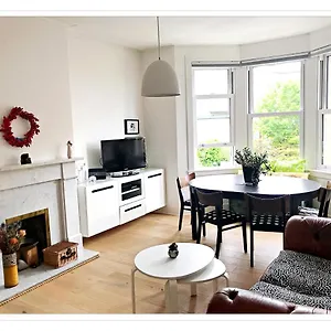 Spacious And Modern 2 Bedroom Flat Near The Centre Apartment Edinburgh