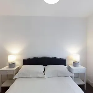 Hidden Gem Free Parking Wi -fi Courtyard Holiday home